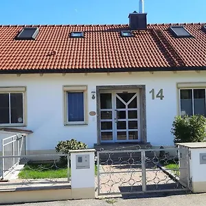 Helle Souterrainwohnung Nähe Flughafen, Landshut Und München 1 Bis 5 Personen Bruckberg